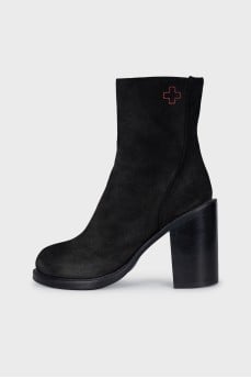 Suede boots with heels