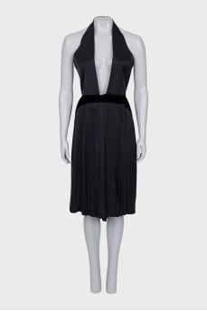 Silk dress with open back and pleats