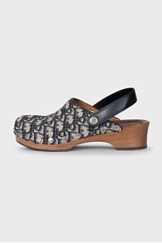 Diorquake clogs