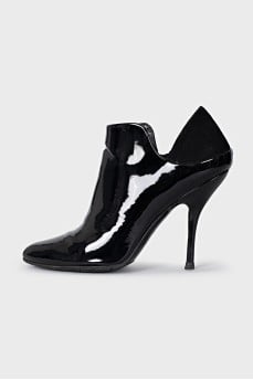 Patent leather ankle boots with textile back