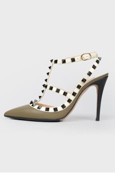 Sharp nose sandals