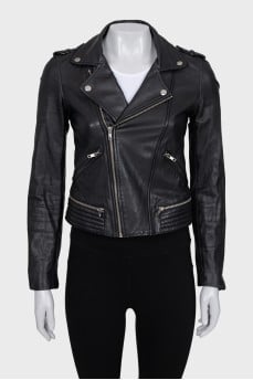 Leather jacket with a fitted cut and a zipper