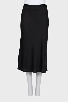 Straight black skirt
