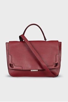 Красный портфель из кожи
