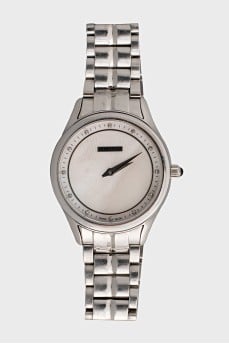 Quartz watch with mother of pearl