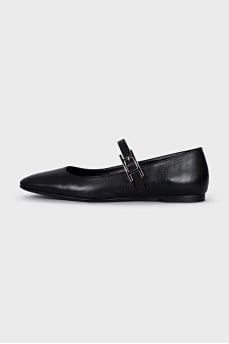 Leather ballet flats with a strap