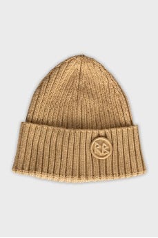 Beige hat with branded embroidery