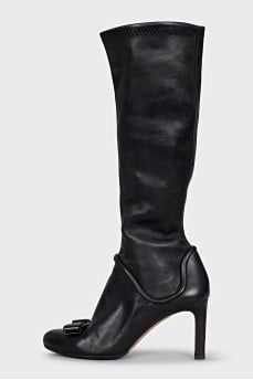 Leather boots with bows