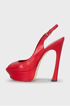 Red leather sandals with a figured heel