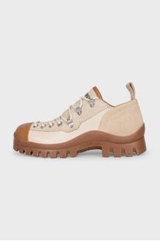 Leather and suede sneakers with a contrasting sole