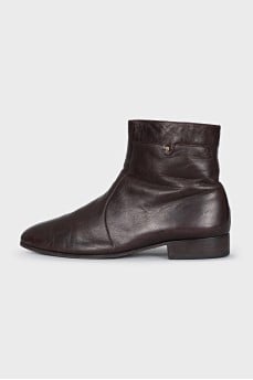 Men's brown boots with a zipper