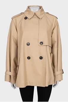 A short, loose-fitting coat