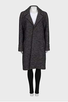 Straight coat with buttoned pockets
