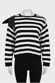 Cashmere jumper decorated with a bow
