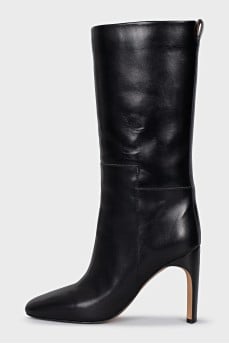 Leather boots with heels and no fastening