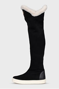 Suede over-the-knee boots with a contrasting sole