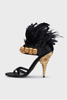 Feather sandals with a ribbed heel