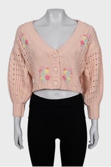 Cardigan decorated with embroidery
