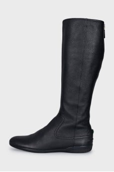 Leather boots with a back closure