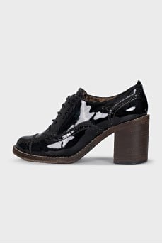 Patent leather shoes with stacked heels