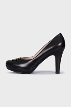 Leather high heels with decoration