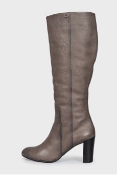 Insulated leather boots with heels