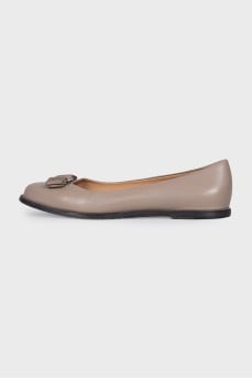 Leather ballet flats decorated with crystals