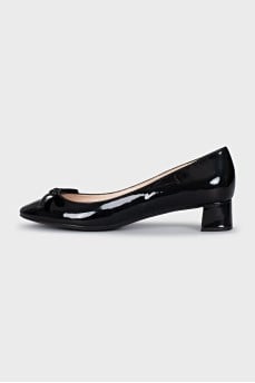 Shoes with a trapezoid heel