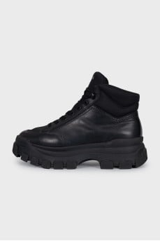 Leather boots with textile elements
