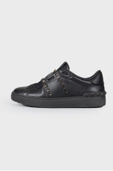 Sneakers with spikes