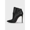 Pointed-toe ankle boots