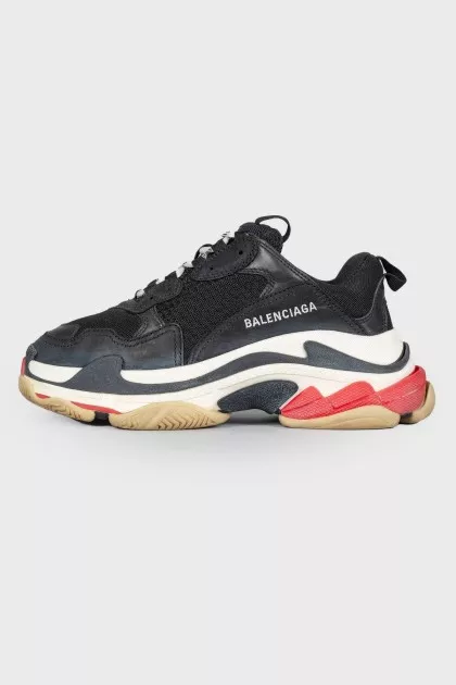 Чорні кросівки Triple S