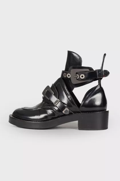 Лакові шкіряні ботильйони Buckle