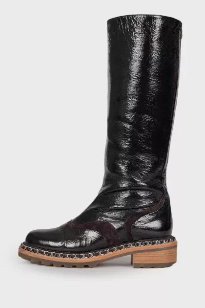 Leather boots with chain