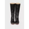 Leather boots with chain