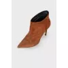 Pointed toecap suede ankle boots