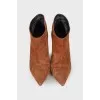 Pointed toecap suede ankle boots