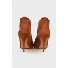 Pointed toecap suede ankle boots