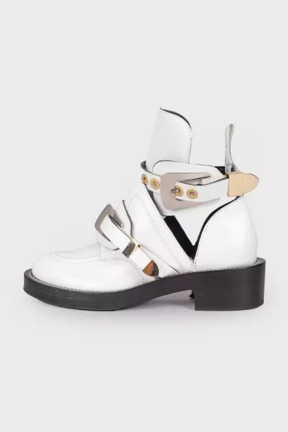 Білі черевики Buckle