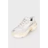 Белые кроссовки Triple S