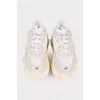 Белые кроссовки Triple S