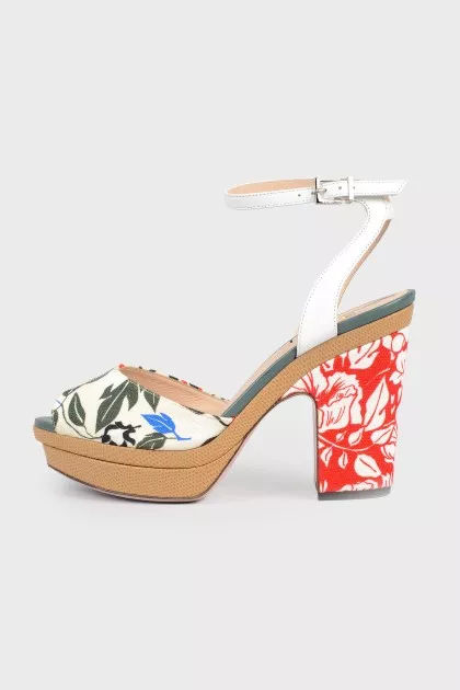 Босоножки Fendi