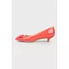 Красные лаковые туфли kitten heels