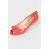 Красные лаковые туфли kitten heels