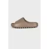 Коричневі шльопанці Yeezy Slide