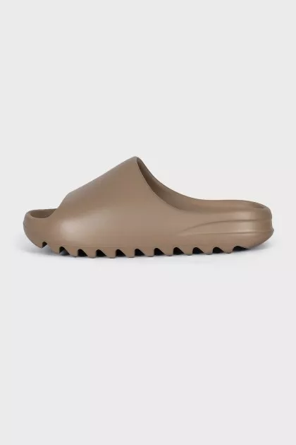 Коричневі шльопанці Yeezy Slide