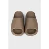 Коричневі шльопанці Yeezy Slide