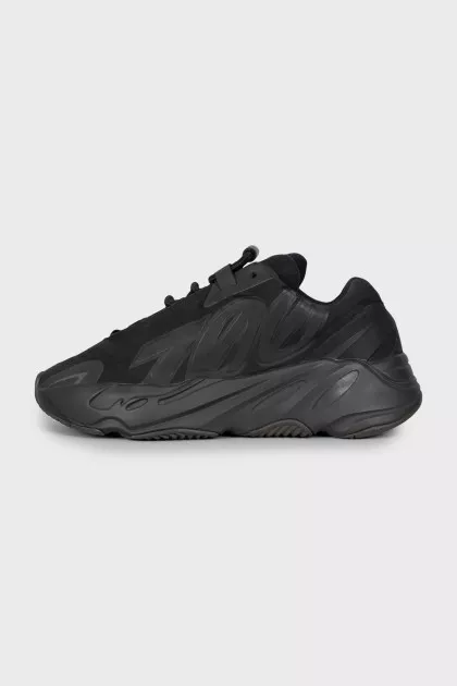 Чорні кросівки Yeezy Boost 700