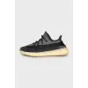 Чорні кросівки Yeezy Boost 350 V2