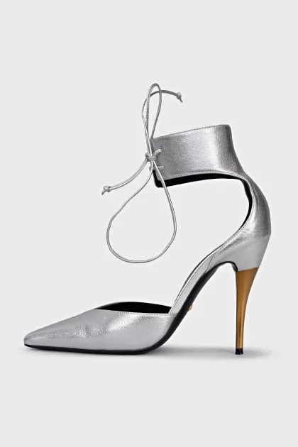 Leather shoes with golden heels